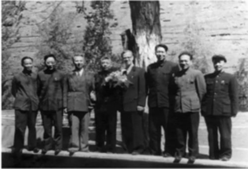 一機(jī)部副局長、李慕愚、張協(xié)和羅鳳奇與蘇聯(lián)專家合影
